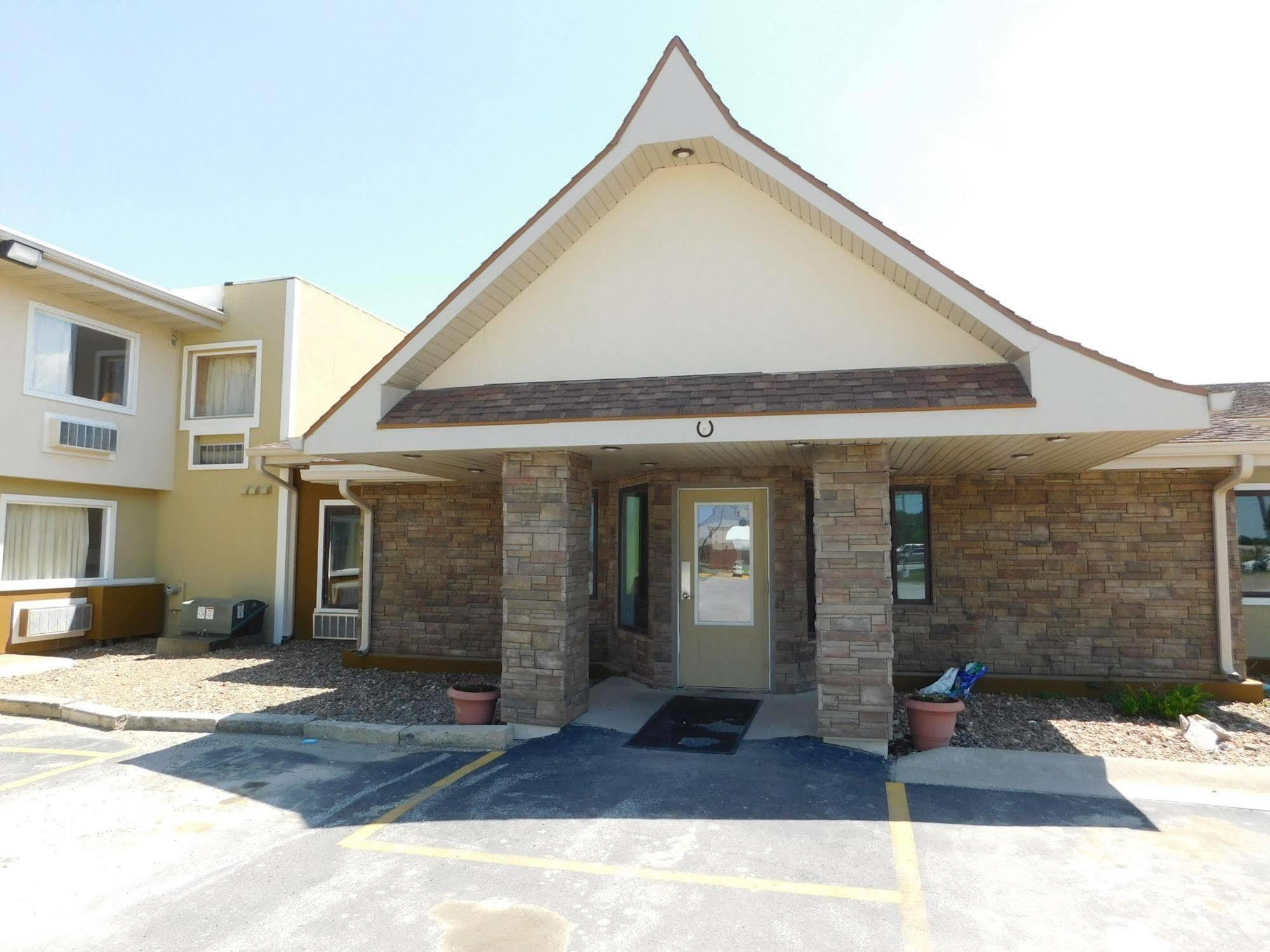 Days Inn By Wyndham West Branch Iowa City Area Exterior foto